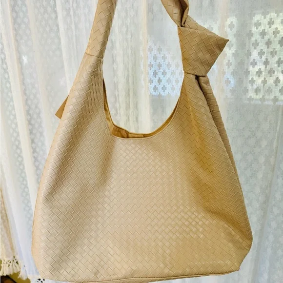 Ulta NWT Cream Woven Shoulder Bag - Picture 7 of 7